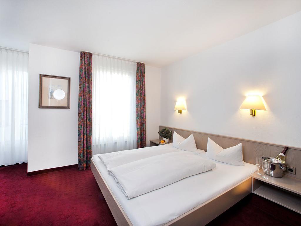 Hotel Kreuz Gaestehaus Und Lauchertbar Mit Terrasse Gammertingen Habitación foto