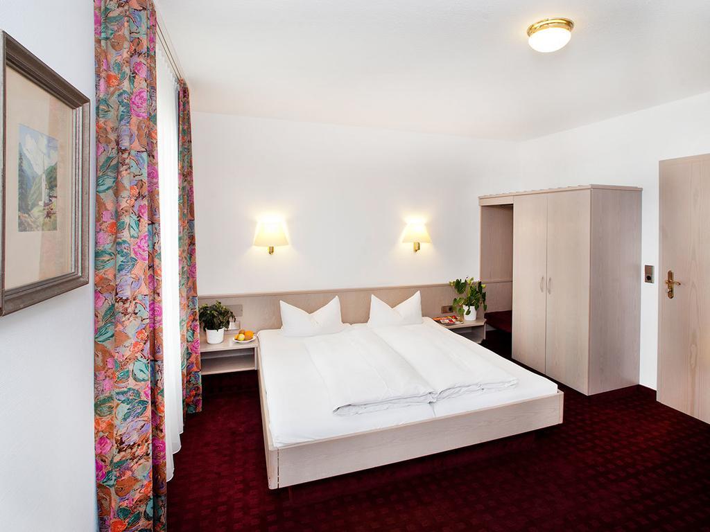 Hotel Kreuz Gaestehaus Und Lauchertbar Mit Terrasse Gammertingen Habitación foto