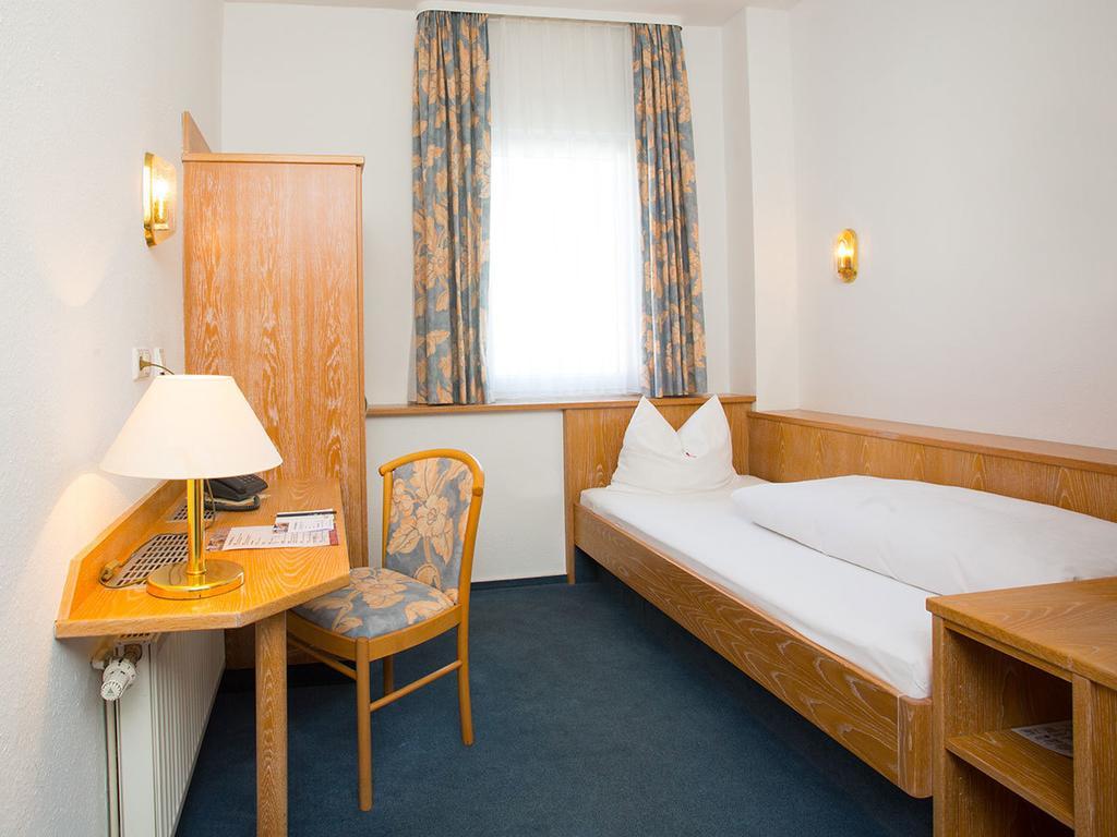 Hotel Kreuz Gaestehaus Und Lauchertbar Mit Terrasse Gammertingen Habitación foto